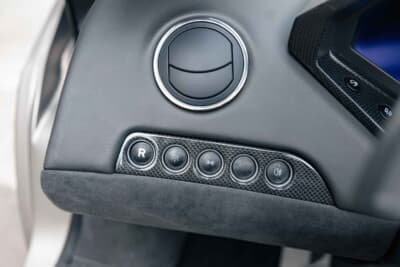 158万ユーロ(邦貨換算約2億5665万円)で落札されたランボルギーニ「レヴェントン ロードスター」(C)Courtesy of RM Sotheby's