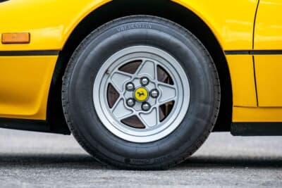 10万ドル〜12万5000ドル（邦貨換算で約1477万〜1846万円）で現在も販売中のフェラーリ「308GTS」（C）Courtesy of RM Sotheby's