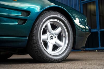 4万3700英ポンド(邦貨換算約866万円)で落札されたアストンマーティン「ヴィラージュ ヴォランテ」(C)Courtesy of RM Sotheby's