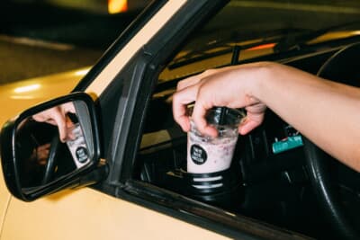 愛車のドリンクホルダーにも入るカップホルダースイーツ