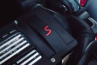 4725英ポンド(邦貨換算約93万円)で落札されたBMW「ミニクーパーS」(C)iconicauctioneers