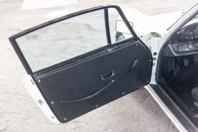 100万～150万ユーロ（邦貨換算約1億6245万～2億4365万円）で現在も販売中のポルシェ「911カレラRS 3.0」C）Courtesy of RM Sotheby's