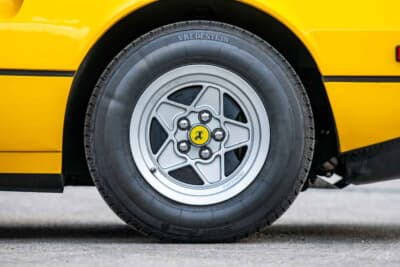 10万ドル〜12万5000ドル（邦貨換算で約1477万〜1846万円）で現在も販売中のフェラーリ「308GTS」（C）Courtesy of RM Sotheby's