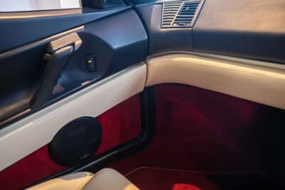 5万6250英ポンド（邦貨換算約1100万円）落札されたフェラーリ「348スパイダー」（C）iconicauctioneers