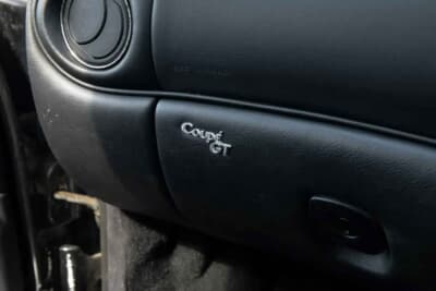 1万3500英ポンド(邦貨換算約268万円)で落札されたマセラティ「4200GT」(C)iconicauctioneers