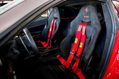 80万スイスフラン〜90万スイスフラン(邦貨換算約1億4800万円〜約1億6700万円)で現在も販売中のフェラーリ「599 GTO」(C)Bonhams|Cars