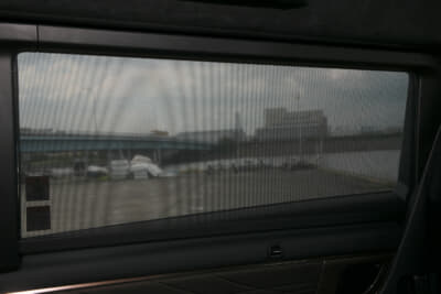 ヴェルファイアPHEV：サンシェードは電動式で上から降りてくる