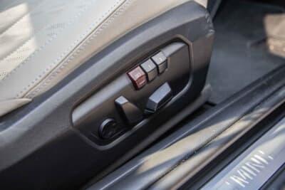 ミニクーパー：伝統フロントシートは運転席メモリー機能付き