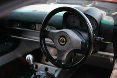 1万5750英ポンド（邦貨換算約311万円）で落札されたロータス「エリーゼ」（C）iconicauctioneers