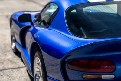 9万ドル〜11万ドル（約1330万〜1625万円）で現在も販売中のダッヂ「バイパーGTS」（C）Courtesy of RM Sotheby's