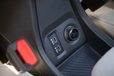 ミニクーパー：タイプCソケットは2口用意される