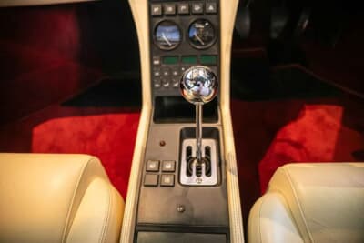 5万6250英ポンド（邦貨換算約1100万円）落札されたフェラーリ「348スパイダー」（C）iconicauctioneers