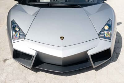 158万ユーロ(邦貨換算約2億5665万円)で落札されたランボルギーニ「レヴェントン ロードスター」(C)Courtesy of RM Sotheby's