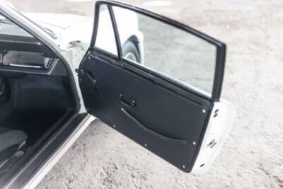 100万～150万ユーロ（邦貨換算約1億6245万～2億4365万円）で現在も販売中のポルシェ「911カレラRS 3.0」C）Courtesy of RM Sotheby's