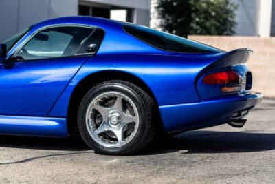 9万ドル〜11万ドル（約1330万〜1625万円）で現在も販売中のダッヂ「バイパーGTS」（C）Courtesy of RM Sotheby's