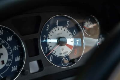 1万3500英ポンド(邦貨換算約268万円)で落札されたマセラティ「4200GT」(C)iconicauctioneers