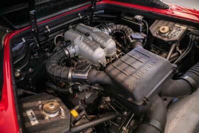 5万6250英ポンド（邦貨換算約1100万円）落札されたフェラーリ「348スパイダー」（C）iconicauctioneers