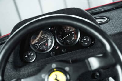 281万7500ユーロ（邦貨換算約4億5770万円）で落札されたフェラーリ「F40」（C）Courtesy of RM Sotheby's