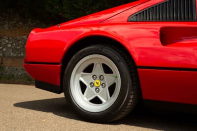 4万8300英ポンド（邦貨換算約960万円）で落札されたフェラーリ「328GTS」（C）Courtesy of RM Sotheby's