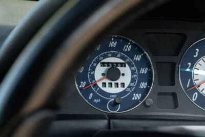 1万3500英ポンド(邦貨換算約268万円)で落札されたマセラティ「4200GT」(C)iconicauctioneers