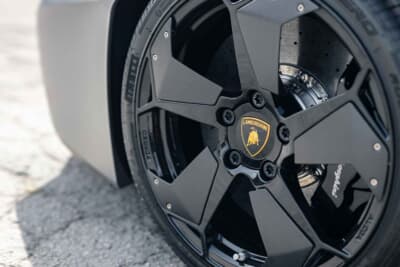 158万ユーロ(邦貨換算約2億5665万円)で落札されたランボルギーニ「レヴェントン ロードスター」(C)Courtesy of RM Sotheby's