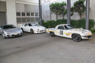 右のコスモスポーツは、マラソン・デ・ラ・ルート84時間のレプリカ仕様