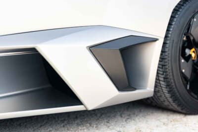 158万ユーロ(邦貨換算約2億5665万円)で落札されたランボルギーニ「レヴェントン ロードスター」(C)Courtesy of RM Sotheby's