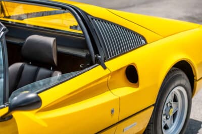 10万ドル〜12万5000ドル（邦貨換算で約1477万〜1846万円）で現在も販売中のフェラーリ「308GTS」（C）Courtesy of RM Sotheby's