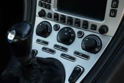 1万3500英ポンド(邦貨換算約268万円)で落札されたマセラティ「4200GT」(C)iconicauctioneers