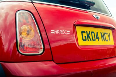 4725英ポンド(邦貨換算約93万円)で落札されたBMW「ミニクーパーS」(C)iconicauctioneers