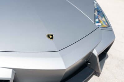 158万ユーロ(邦貨換算約2億5665万円)で落札されたランボルギーニ「レヴェントン ロードスター」(C)Courtesy of RM Sotheby's