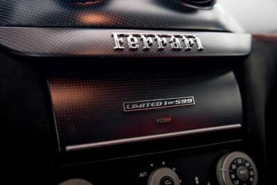 80万スイスフラン〜90万スイスフラン(邦貨換算約1億4800万円〜約1億6700万円)で現在も販売中のフェラーリ「599 GTO」(C)Bonhams|Cars