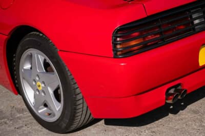 5万6250英ポンド（邦貨換算約1100万円）落札されたフェラーリ「348スパイダー」（C）iconicauctioneers