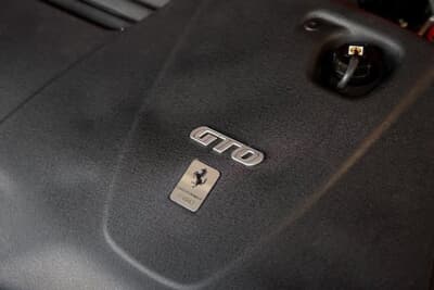 80万スイスフラン〜90万スイスフラン(邦貨換算約1億4800万円〜約1億6700万円)で現在も販売中のフェラーリ「599 GTO」(C)Bonhams|Cars