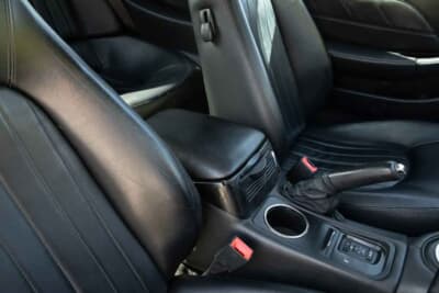 1万3500英ポンド(邦貨換算約268万円)で落札されたマセラティ「4200GT」(C)iconicauctioneers