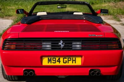 5万6250英ポンド（邦貨換算約1100万円）落札されたフェラーリ「348スパイダー」（C）iconicauctioneers