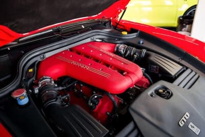 80万スイスフラン〜90万スイスフラン(邦貨換算約1億4800万円〜約1億6700万円)で現在も販売中のフェラーリ「599 GTO」(C)Bonhams|Cars