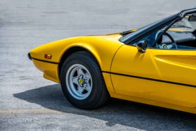 10万ドル〜12万5000ドル（邦貨換算で約1477万〜1846万円）で現在も販売中のフェラーリ「308GTS」（C）Courtesy of RM Sotheby's