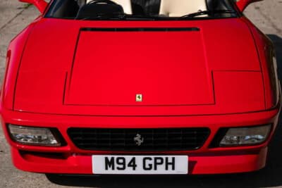 5万6250英ポンド（邦貨換算約1100万円）落札されたフェラーリ「348スパイダー」（C）iconicauctioneers