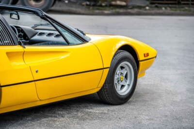 10万ドル〜12万5000ドル（邦貨換算で約1477万〜1846万円）で現在も販売中のフェラーリ「308GTS」（C）Courtesy of RM Sotheby's