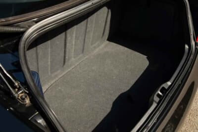 1万3500英ポンド(邦貨換算約268万円)で落札されたマセラティ「4200GT」(C)iconicauctioneers