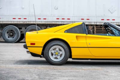 10万ドル〜12万5000ドル（邦貨換算で約1477万〜1846万円）で現在も販売中のフェラーリ「308GTS」（C）Courtesy of RM Sotheby's