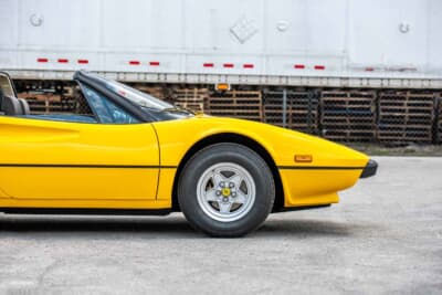 10万ドル〜12万5000ドル（邦貨換算で約1477万〜1846万円）で現在も販売中のフェラーリ「308GTS」（C）Courtesy of RM Sotheby's