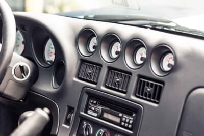 9万ドル〜11万ドル（約1330万〜1625万円）で現在も販売中のダッヂ「バイパーGTS」（C）Courtesy of RM Sotheby's