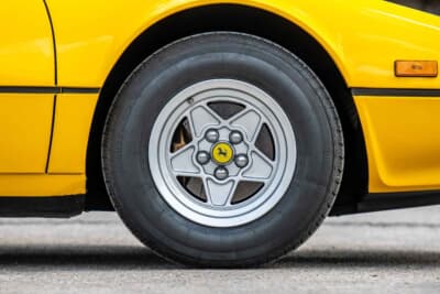 10万ドル〜12万5000ドル（邦貨換算で約1477万〜1846万円）で現在も販売中のフェラーリ「308GTS」（C）Courtesy of RM Sotheby's