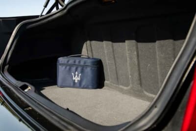 1万3500英ポンド(邦貨換算約268万円)で落札されたマセラティ「4200GT」(C)iconicauctioneers