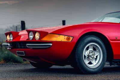 53万9375ユーロ（邦貨換算約8762万円）で落札されたフェラーリ「365GTB/4」（C）Courtesy of RM Sotheby's