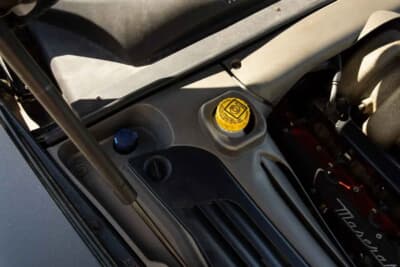 1万3500英ポンド(邦貨換算約268万円)で落札されたマセラティ「4200GT」(C)iconicauctioneers