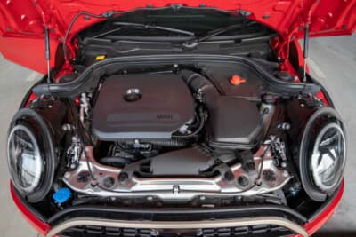 ミニクーパー：クーパーCが直列3気筒1498cc＋ターボし7速DCTが備わる