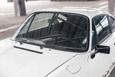 100万～150万ユーロ（邦貨換算約1億6245万～2億4365万円）で現在も販売中のポルシェ「911カレラRS 3.0」C）Courtesy of RM Sotheby's